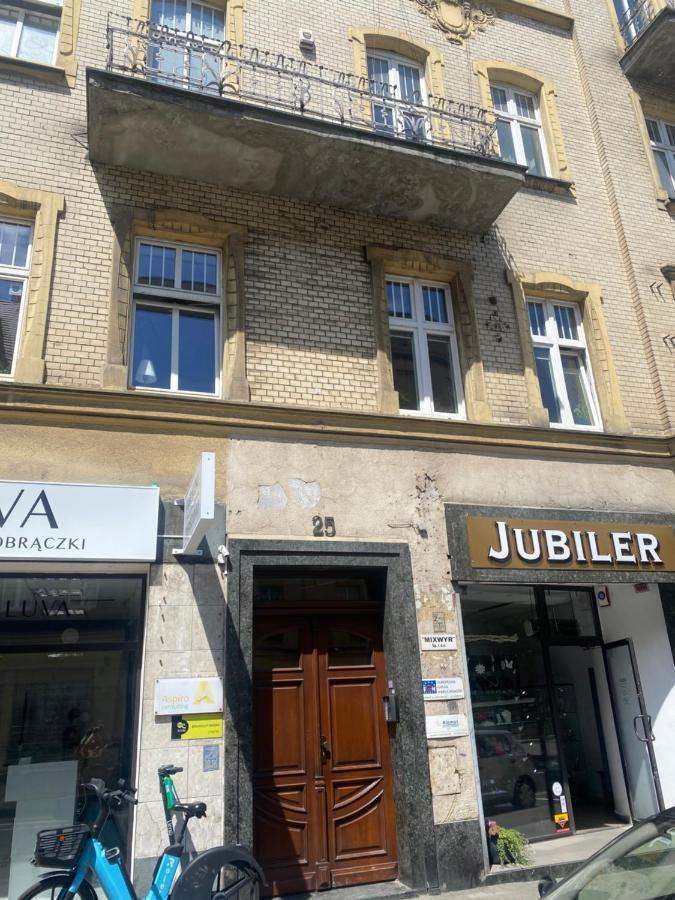 Przytulna Kawalerka Z Antresola Apartment Katowice Luaran gambar